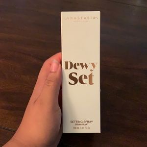 Anastasia Dewy Set Setting Spray